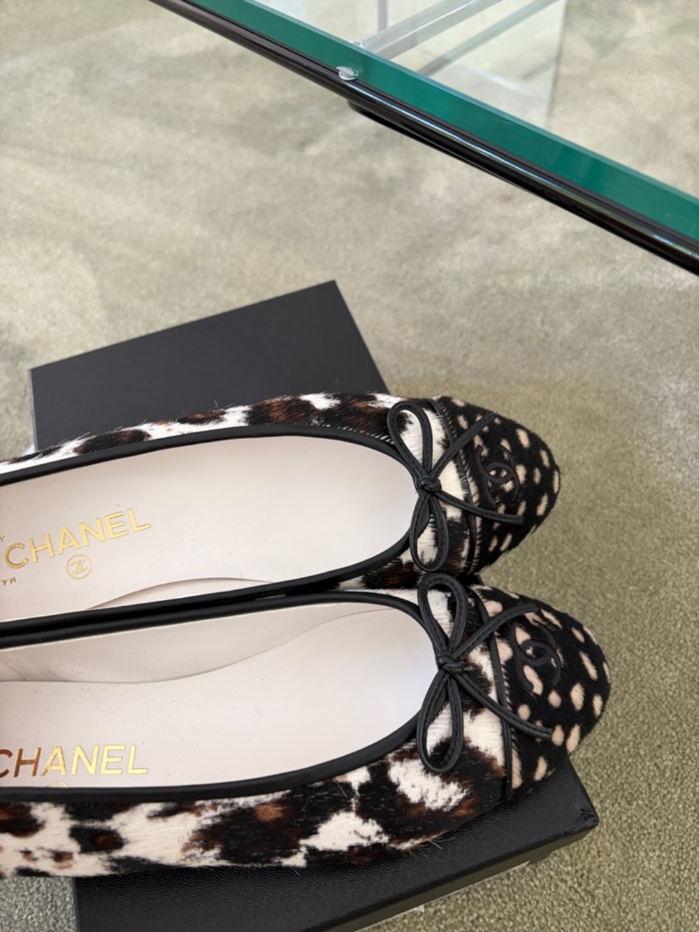 CHANEL Black White and Brown Calf Hair Ballet Flats with Bow Accent - Picture 4 of 5